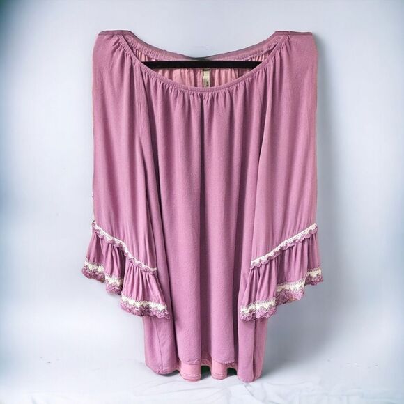 LIKE NEW ENTRO Women's Lilac Color Lace Bell Sleeve Top - Picture 1 of 14